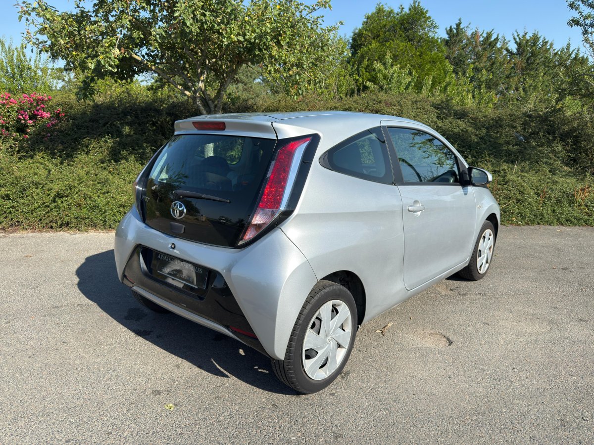 Toyota Aygo 1.0 VVT-i 69 X-Play gris - Armada Automobiles Pithiviers